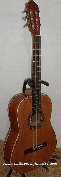 guitarra de Paracho de caobilla con pinabete modelo CGCO sin curva